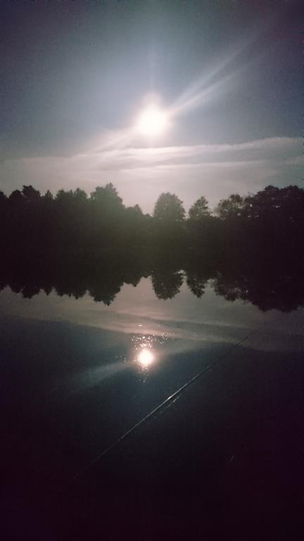 Super Księżyc - pełnia na wodzie o 4:00 rano