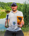 Bully feeder cup